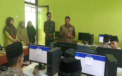 Kepala Madrasah bersama Pengawas Pembina Tinjau Pelaksanaan TKA Hari Pertama di MA Pembangunan